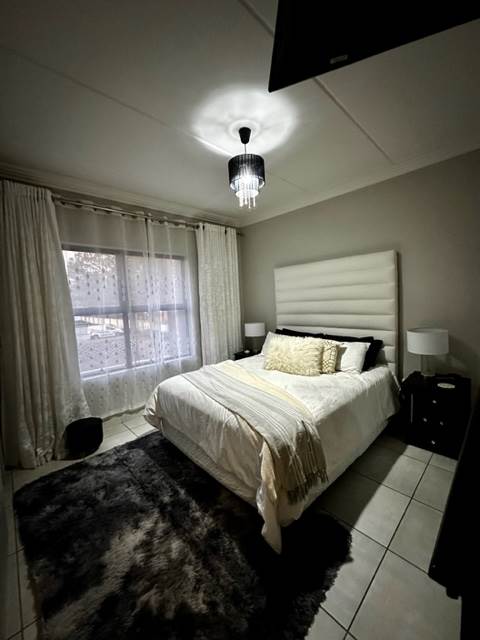 2 Bed Apartment in Eveleigh photo number 5
