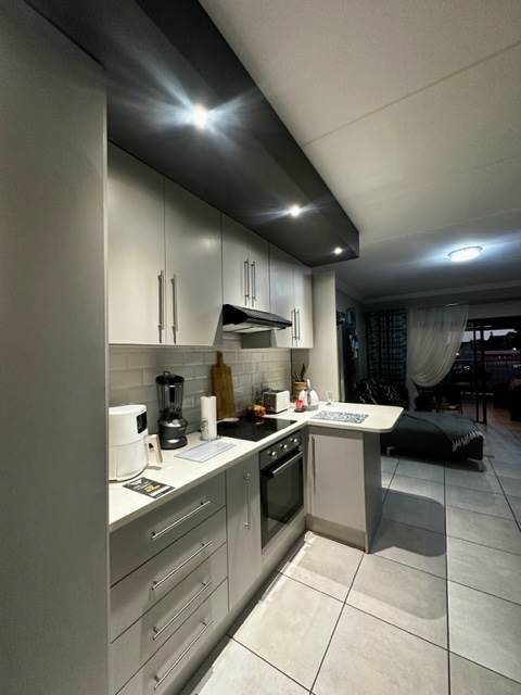 2 Bed Apartment in Eveleigh photo number 23