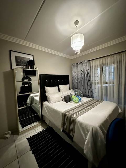 2 Bed Apartment in Eveleigh photo number 10