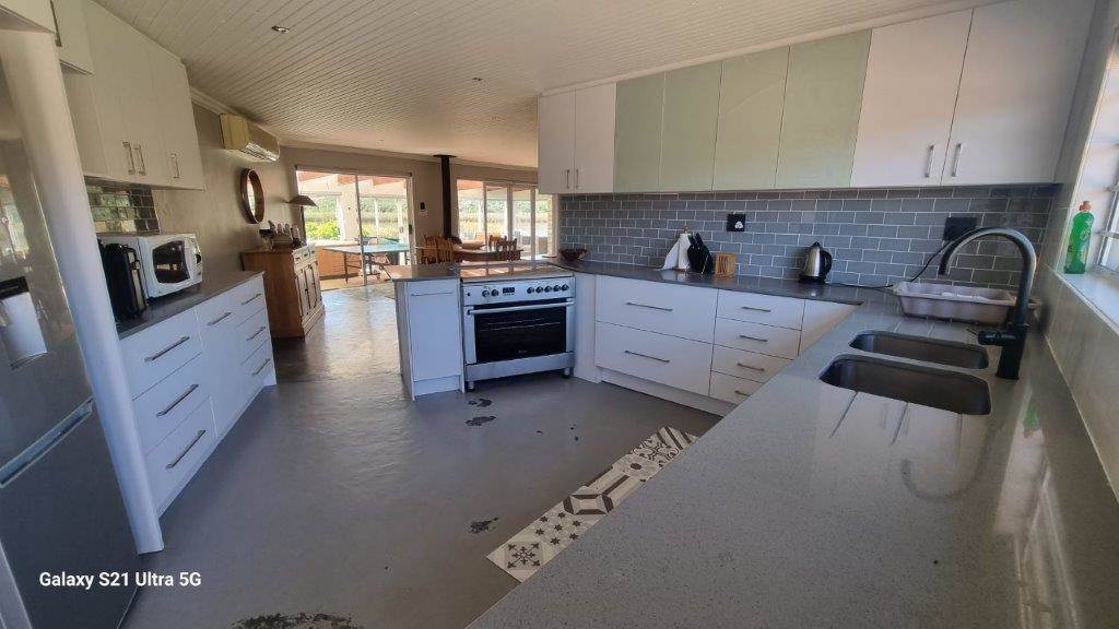 4 Bed House in Swellendam photo number 12