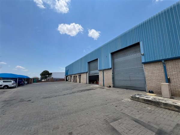 323  m² Industrial space