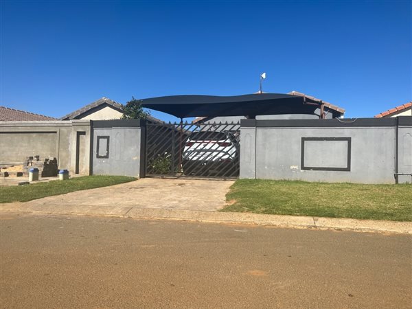 3 Bed House in Windmill Park