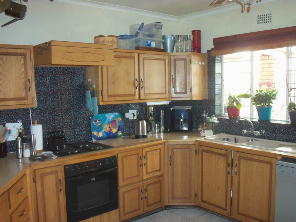 4 Bed House in Aerorand photo number 13
