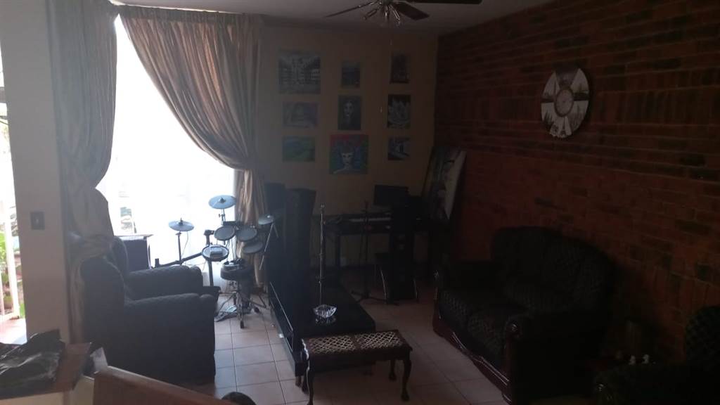 3 Bed Townhouse in Florauna photo number 9