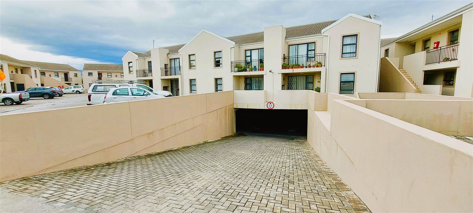 2 Bed Apartment in Fairview Golf Estate photo number 17