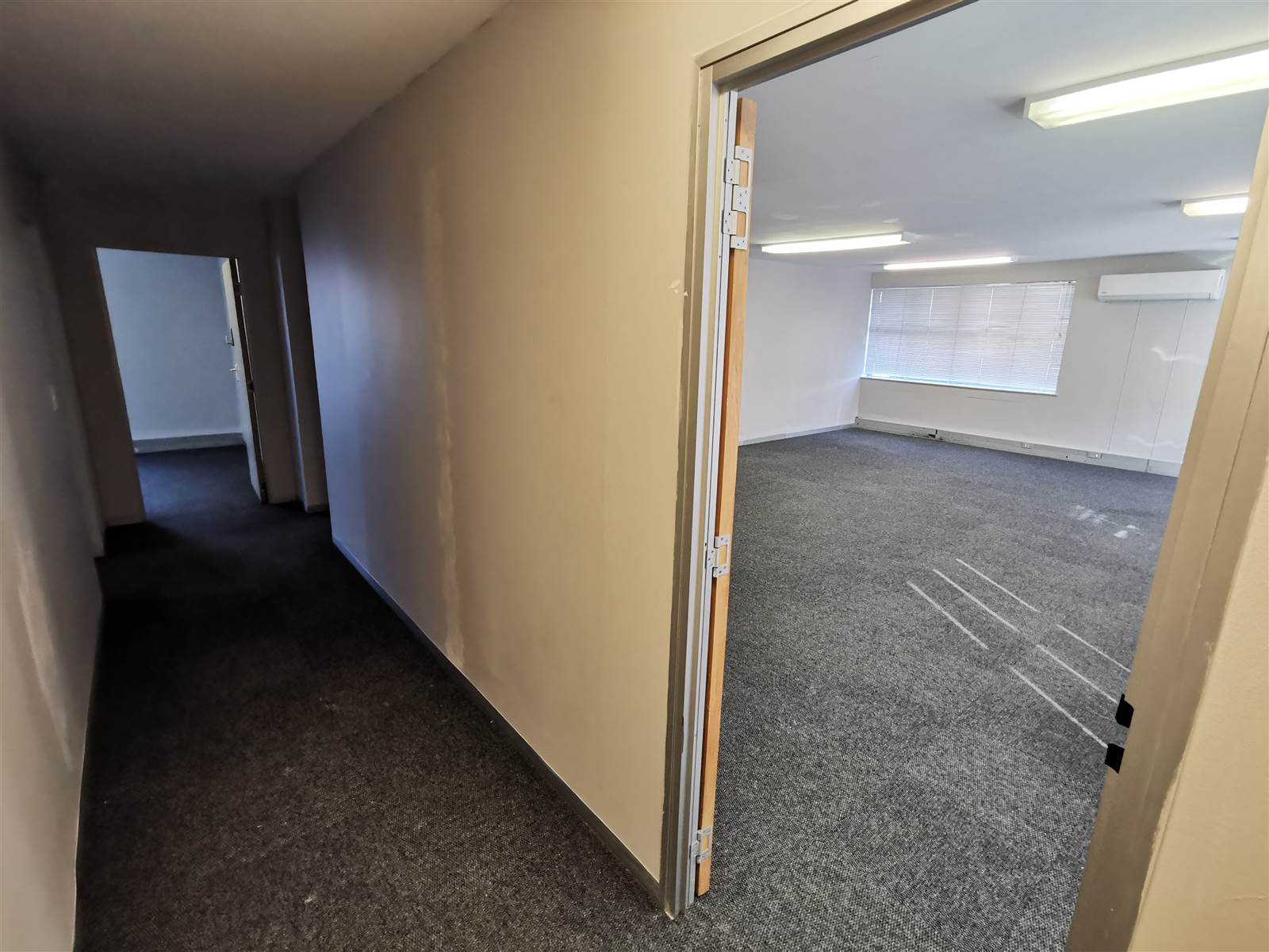102.3  m² Commercial space in Milnerton photo number 5
