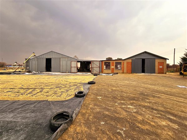 13 700  m² Industrial space