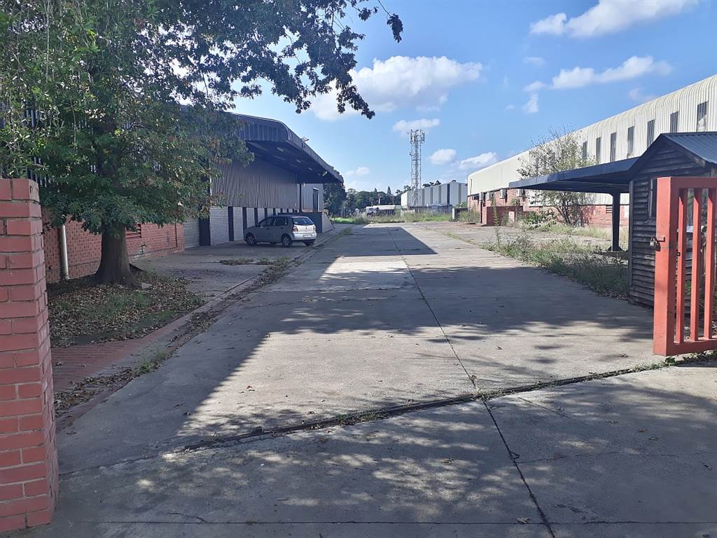 1800  m² Industrial space in Mkondeni photo number 4