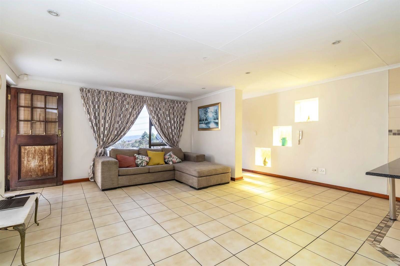 3 Bed Apartment in Kloofendal photo number 2