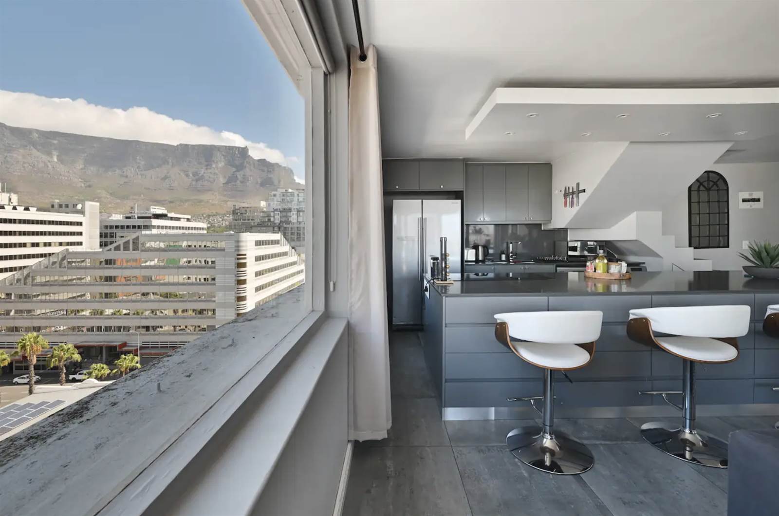 3 Bed Penthouse in Cape Town City Centre photo number 2