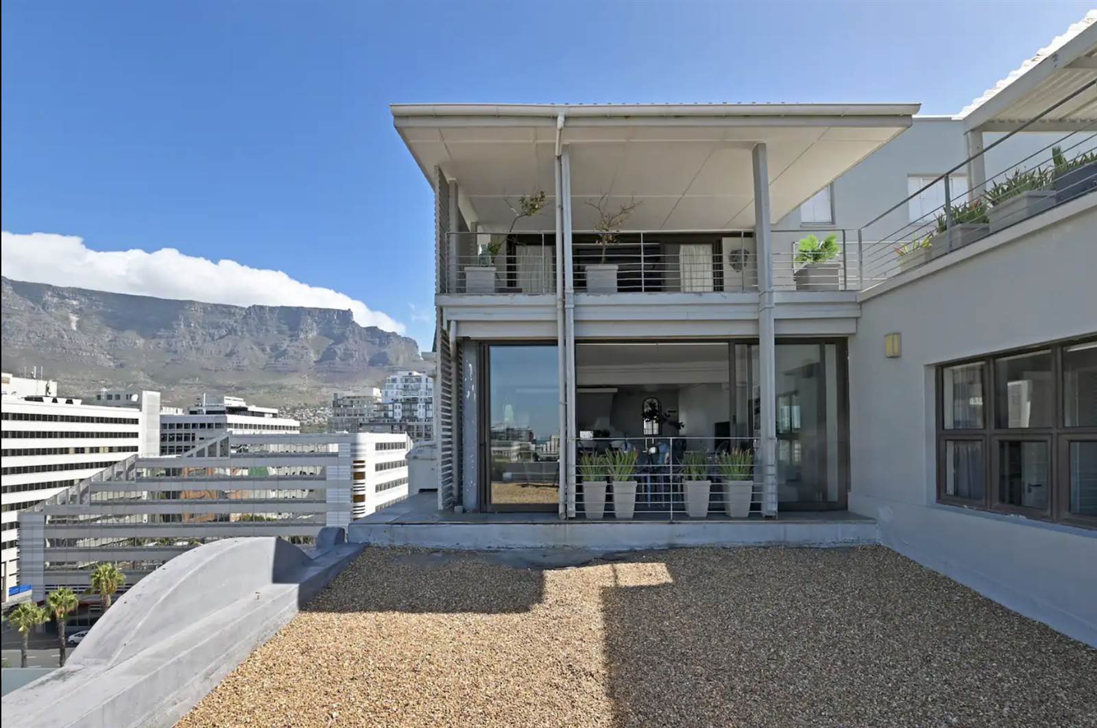 3 Bed Penthouse in Cape Town City Centre photo number 3