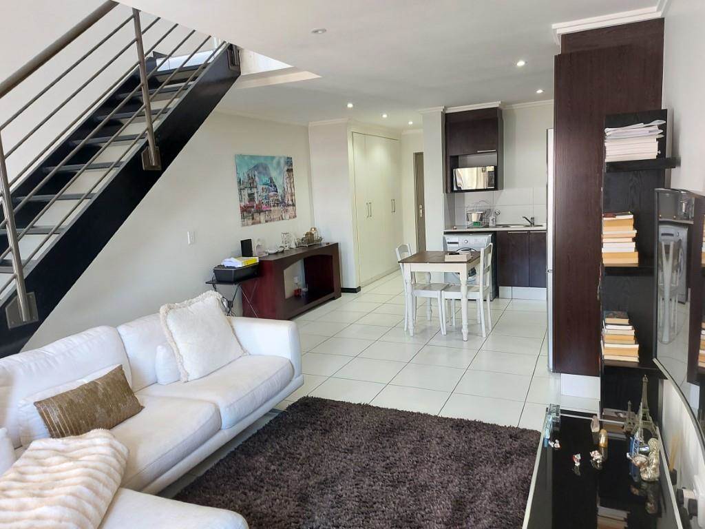 1 Bed Apartment in Lonehill photo number 3