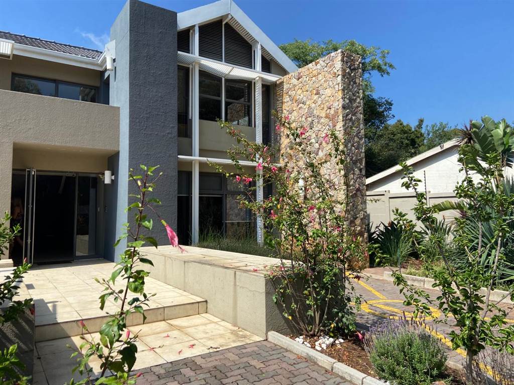 772  m² Commercial space in Groenkloof photo number 2