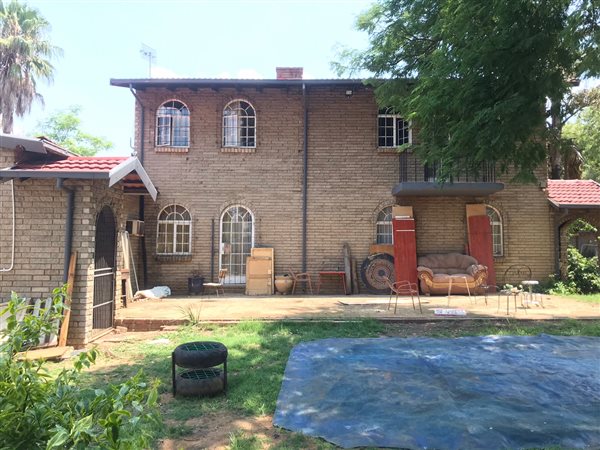 6 Bed House in Tileba