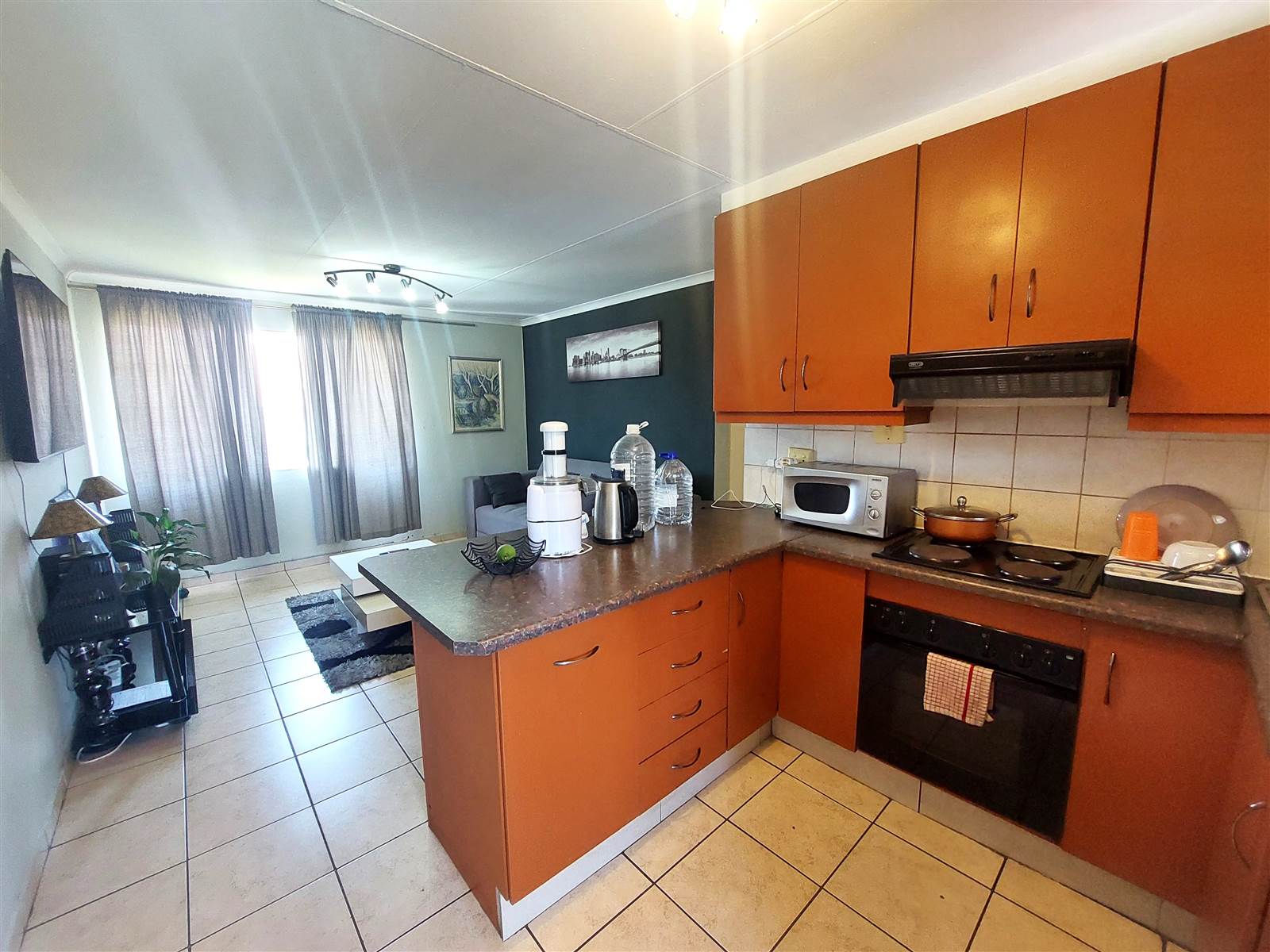2 Bed House in Groenkloof photo number 3