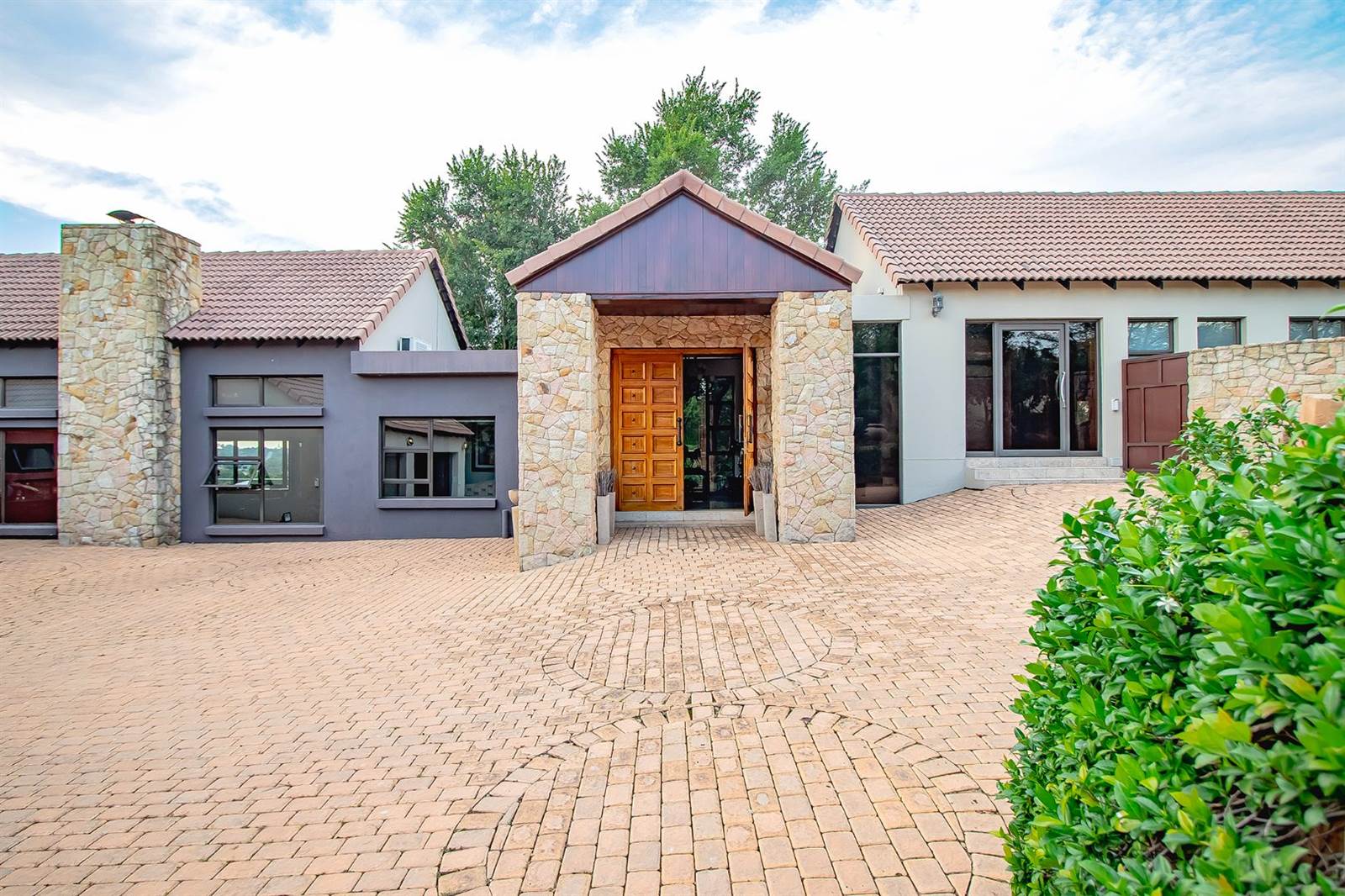 5 Bed House in Mooikloof Heights photo number 4