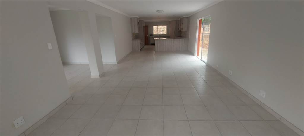 6 Bed House in Nelspruit photo number 19
