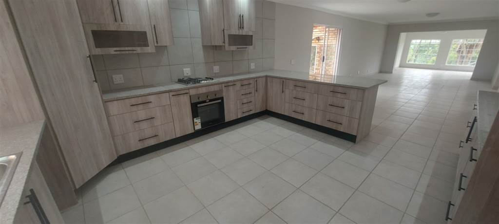 6 Bed House in Nelspruit photo number 21