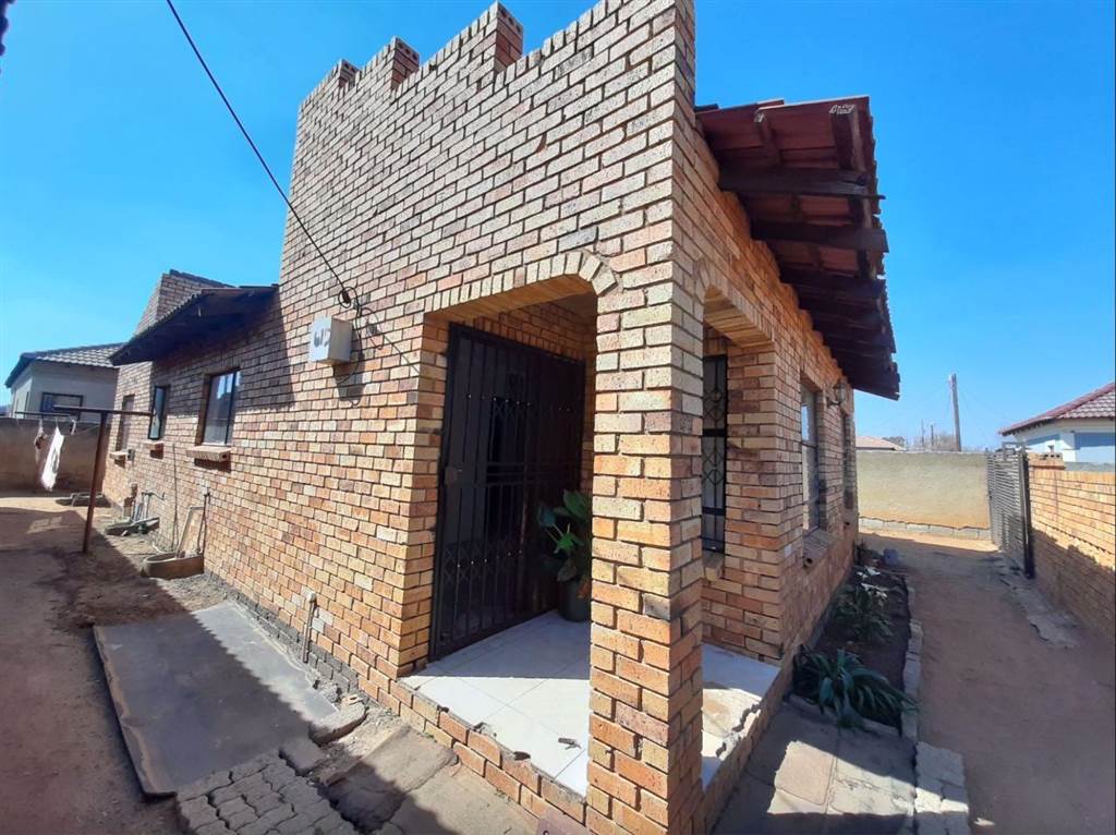 3 Bed House in Soweto Central photo number 1