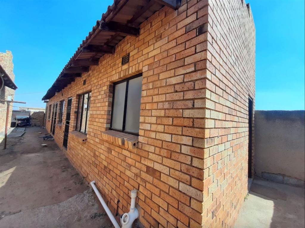 3 Bed House in Soweto Central photo number 14