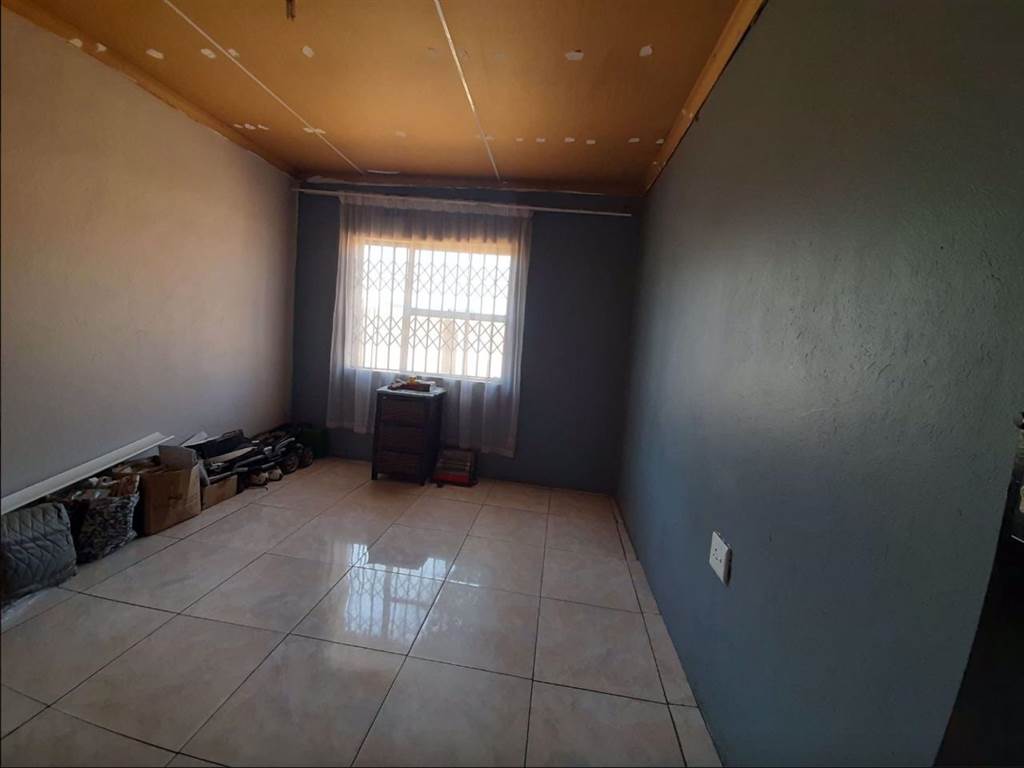 3 Bed House in Soweto Central photo number 10