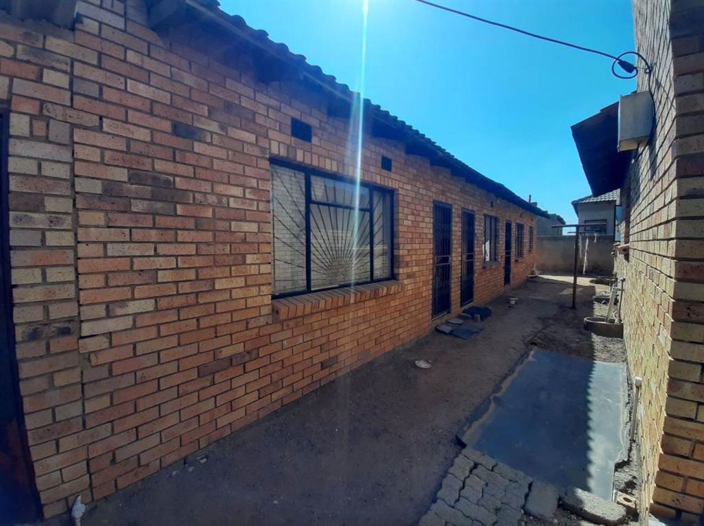3 Bed House in Soweto Central photo number 13