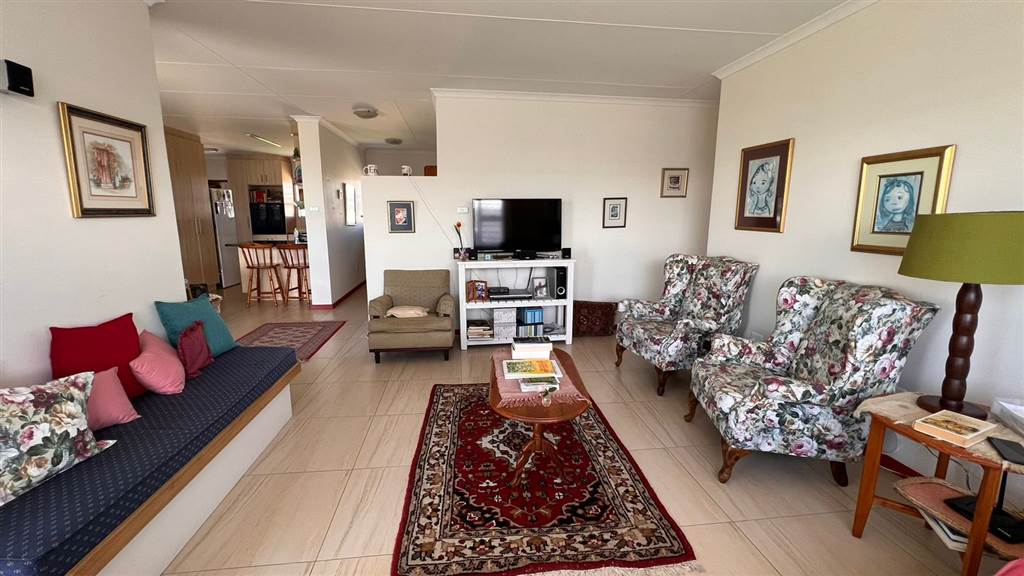 3 Bed House in Jeffreys Bay photo number 4