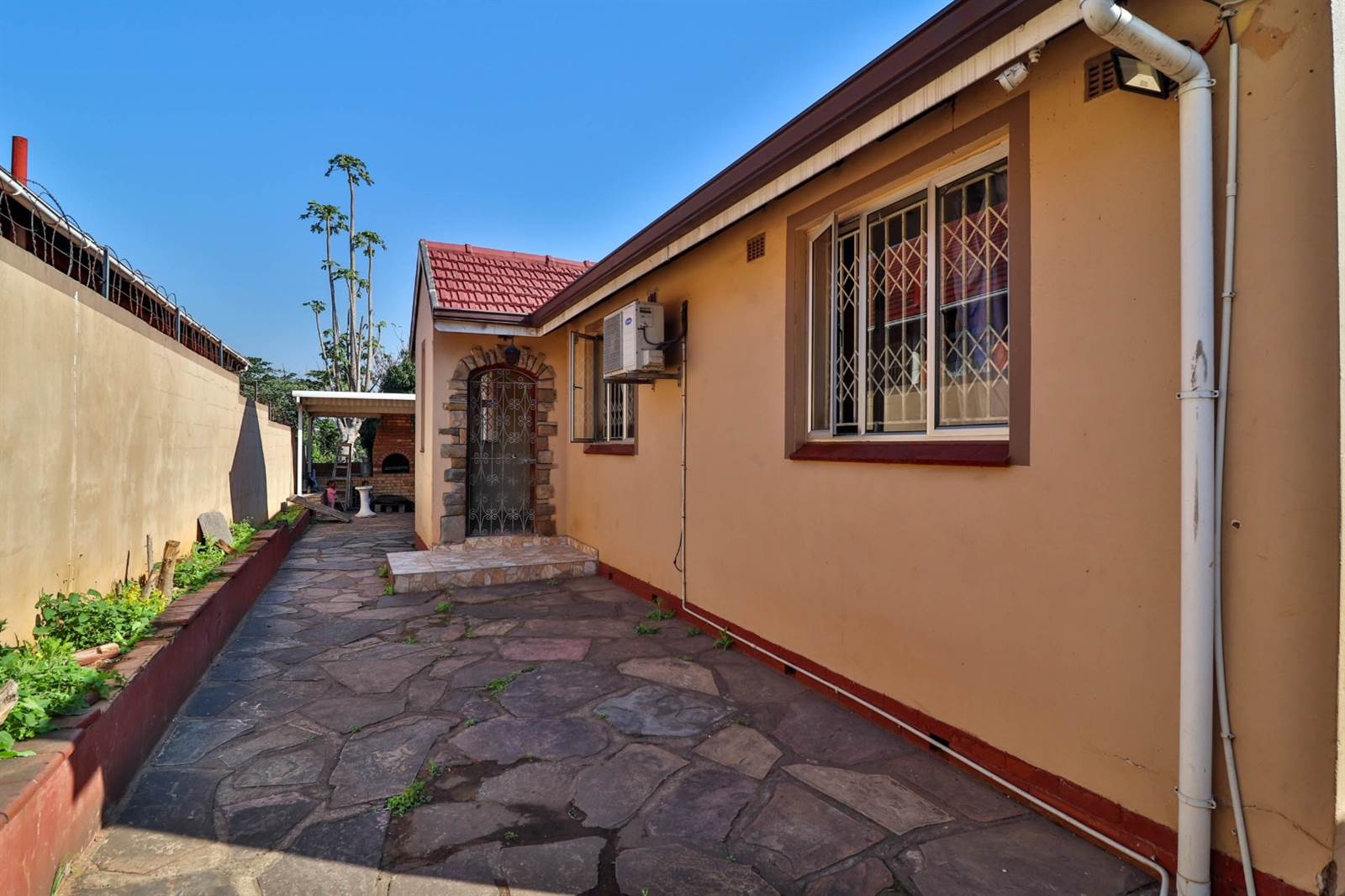 3 Bed House in Durban CBD photo number 1