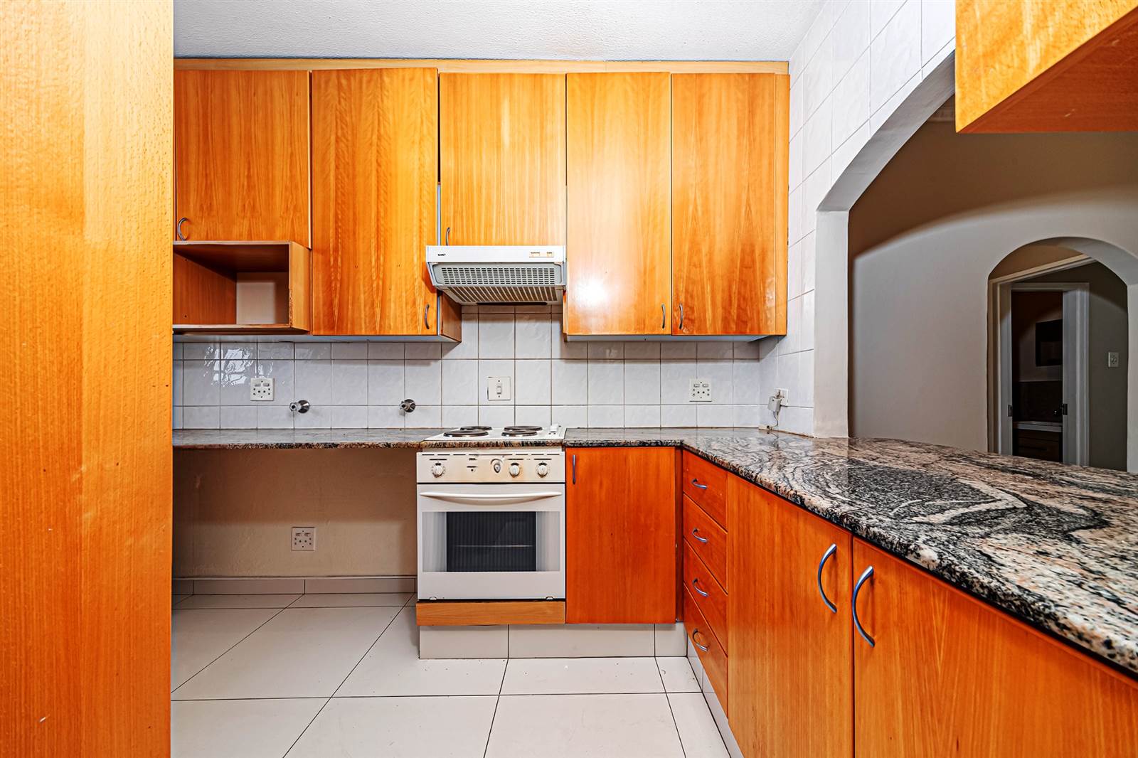2 Bed Apartment in Illovo photo number 9