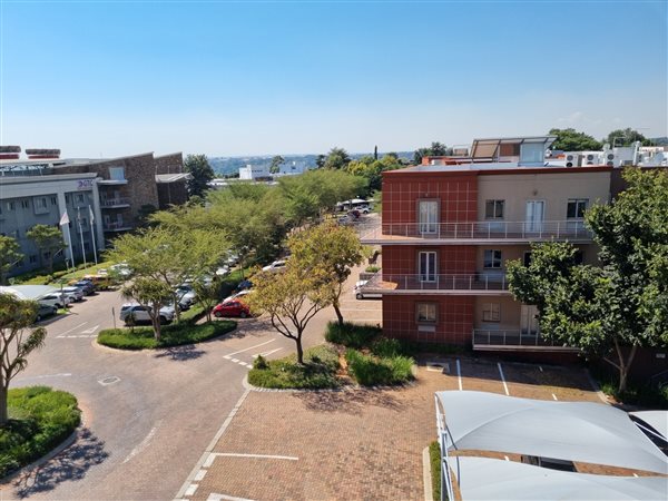 565  m² Office Space in Illovo