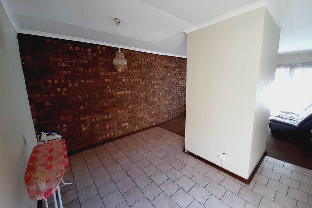 2 Bed Townhouse in Erasmus photo number 3