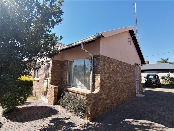 4 Bedroom House 4 Bedroom House