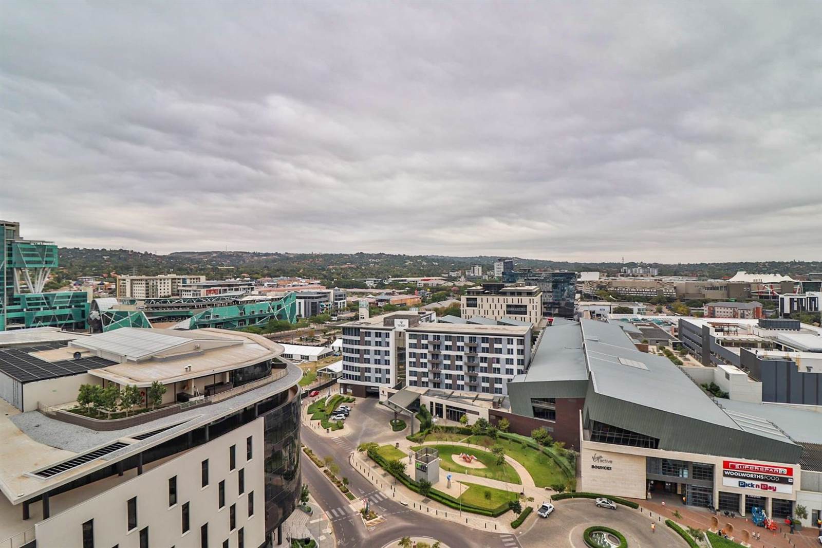 1 Bed Apartment in Menlyn photo number 16