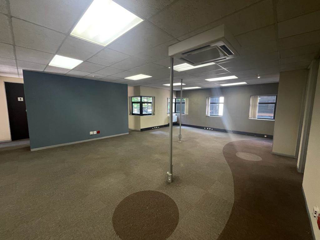180  m² Commercial space in Rosebank photo number 19