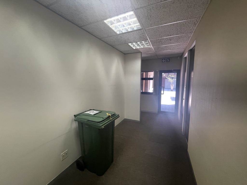 180  m² Commercial space in Rosebank photo number 12