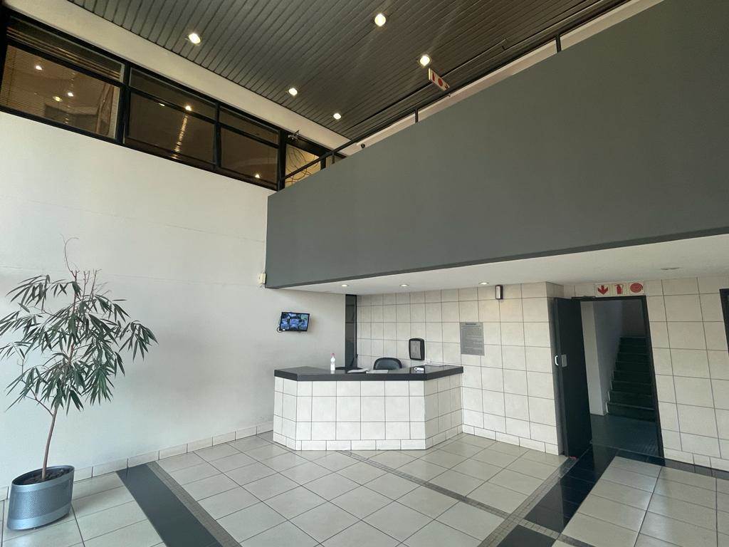 180  m² Commercial space in Rosebank photo number 9