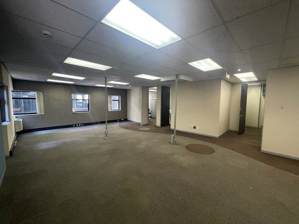 180  m² Commercial space in Rosebank photo number 11