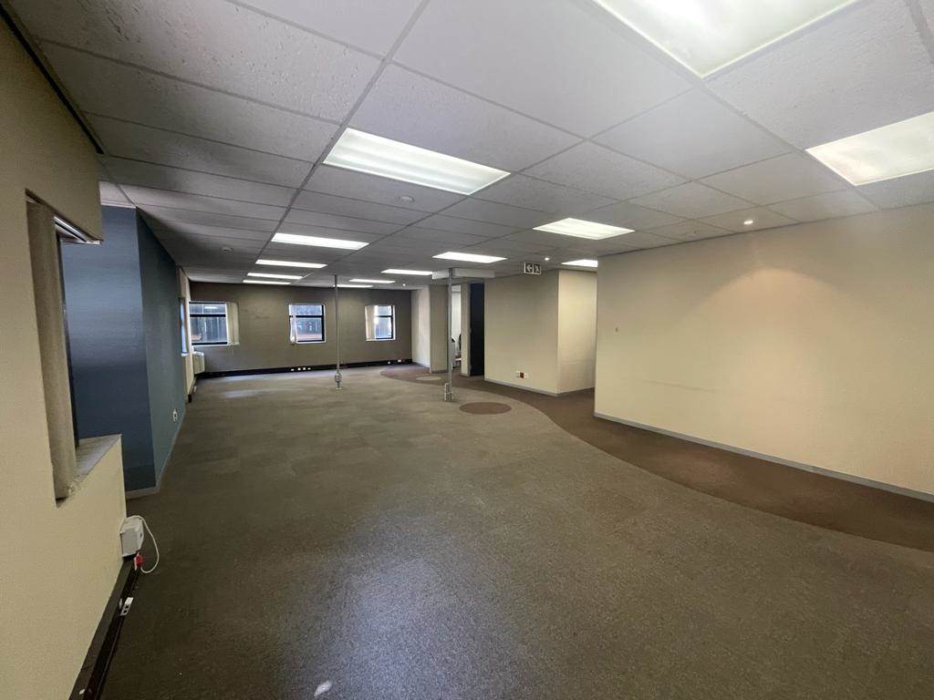 180  m² Commercial space in Rosebank photo number 21