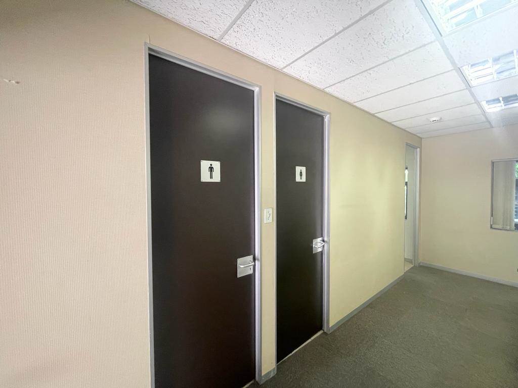 180  m² Commercial space in Rosebank photo number 23