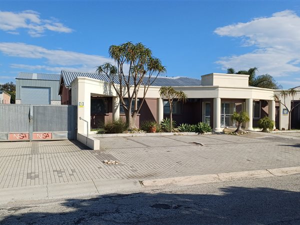 805  m² Commercial space