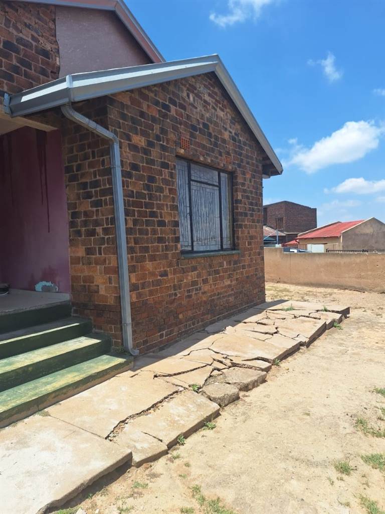 4 Bed House in Tembisa photo number 10