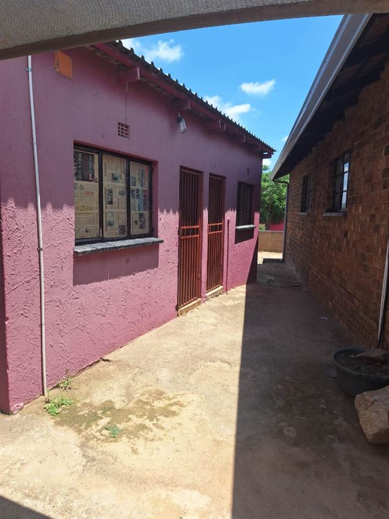 4 Bed House in Tembisa photo number 1