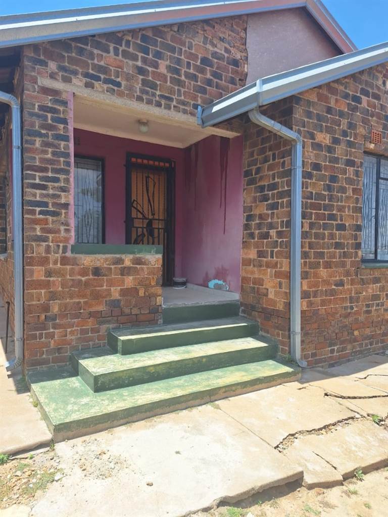 4 Bed House in Tembisa photo number 7