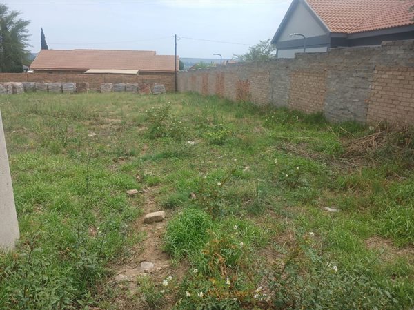 810 m² Land