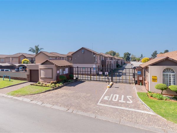 2 Bedroom Townhouse 2 Bedroom Townhouse