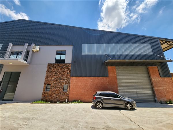 677  m² Industrial space