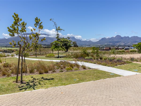 790 m² Land