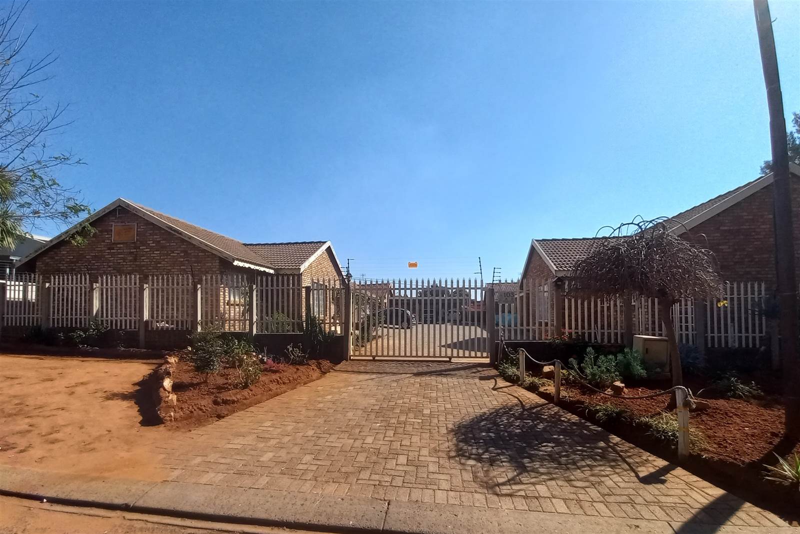 3 Bed Townhouse in Rensburg photo number 29