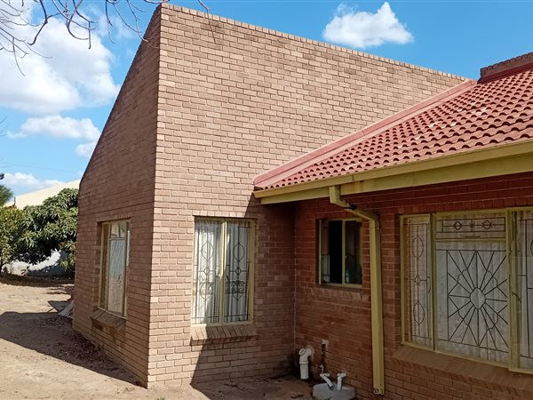 4 Bedroom House 4 Bedroom House