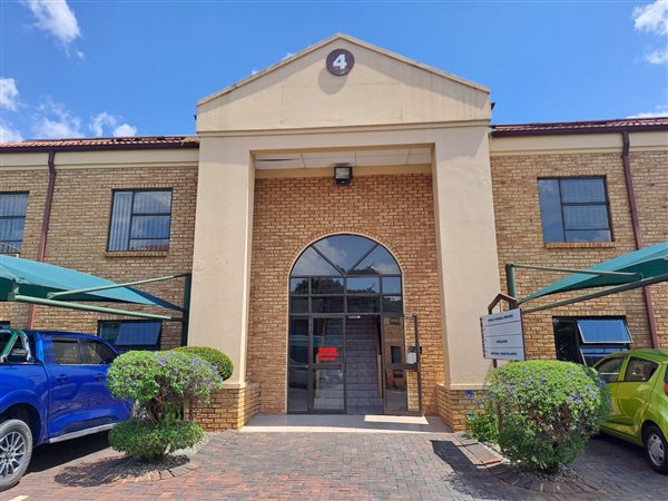 132  m² Commercial space in Ruimsig
